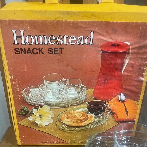 Vintage Homestead Federal Glass Company: 8 Piece Snack Set New - Picture 4 of 5
